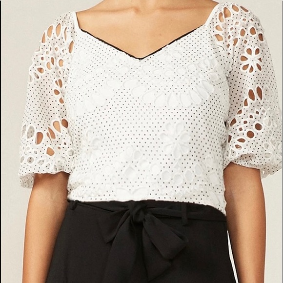 Beautiful white with black trim/ polka dot top - Picture 2 of 6